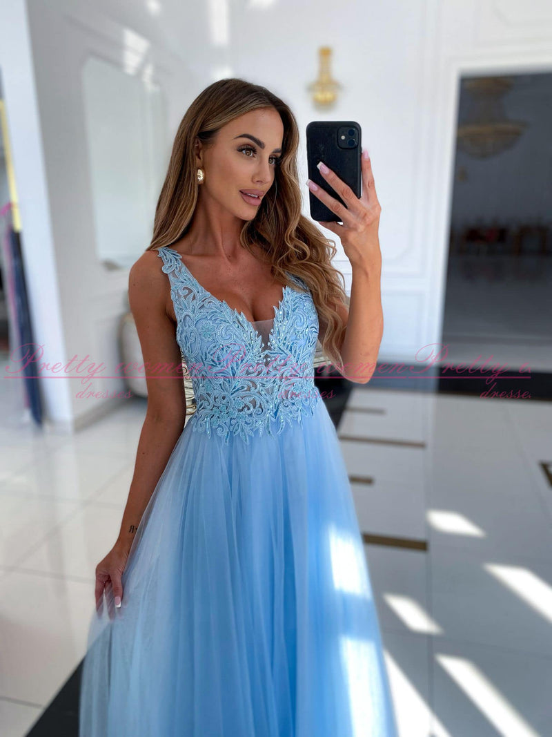 Nela bleu ciel