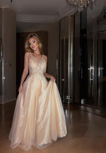 Queen tulle gold